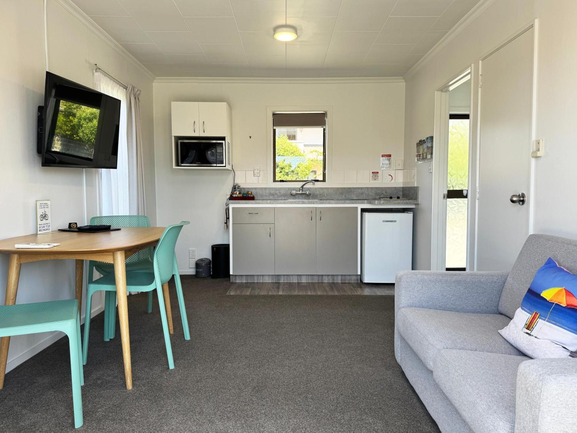 Tahuna Beach Holiday Park Нельсон Номер фото